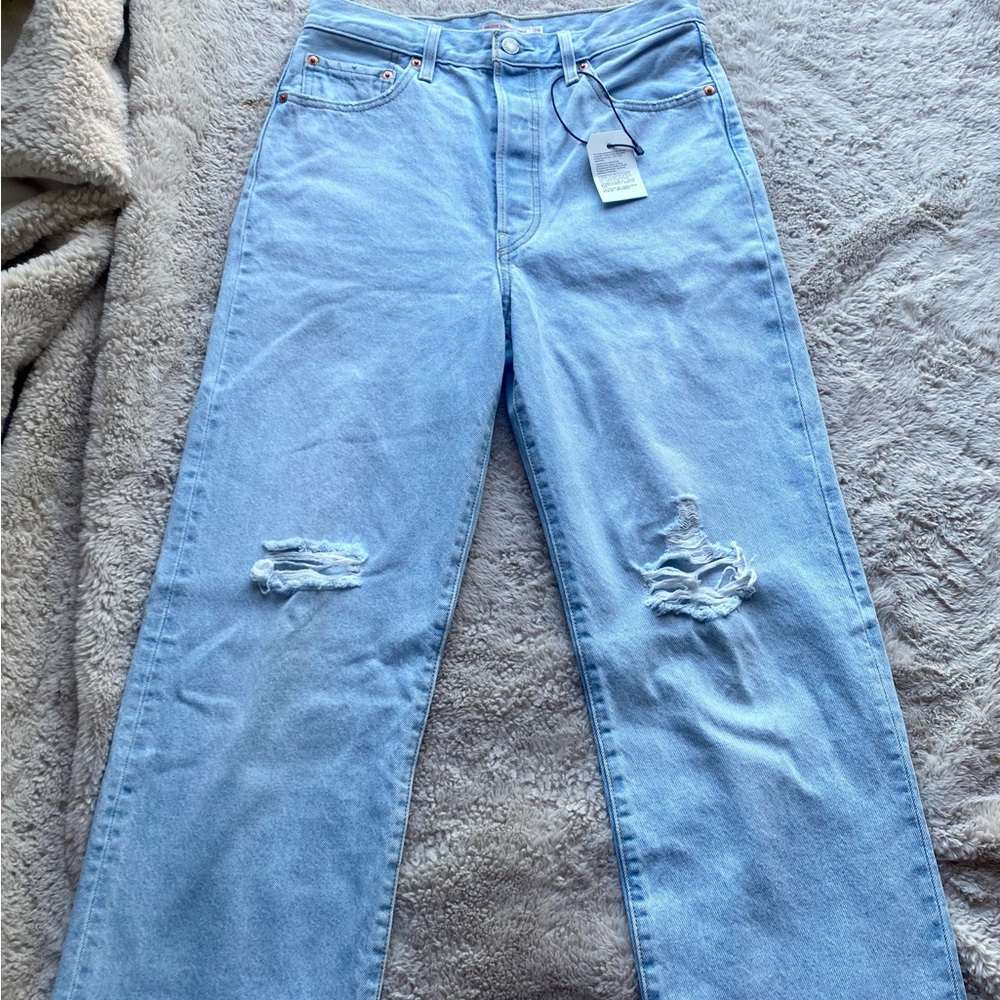 Levi’s Women’s Wide Leg Straight Ankle Jeans NWT Light Wash Ripped Knee Size 28